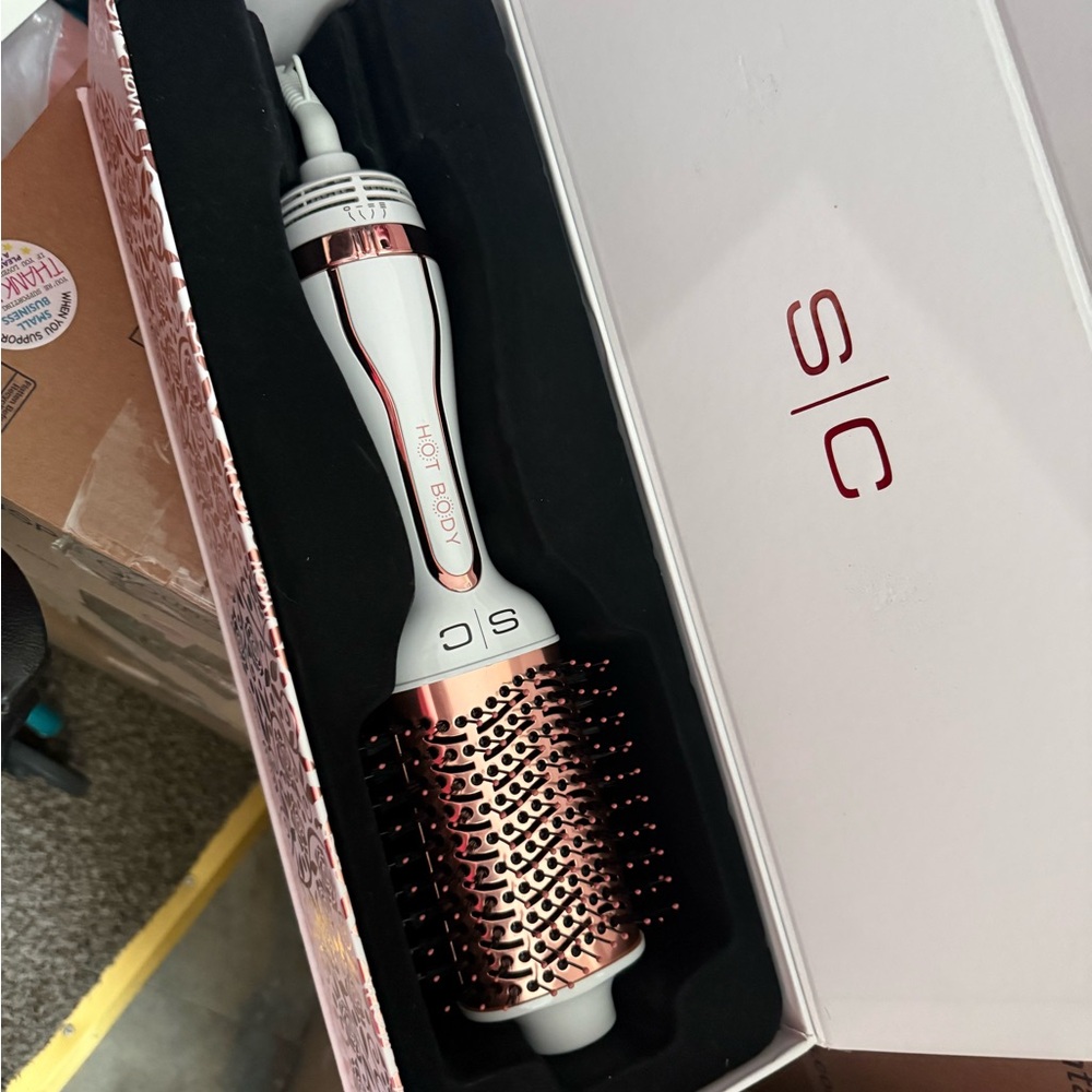 SC Hot Body Voluminous Blowout Brush NIB - Picture 2 of 3